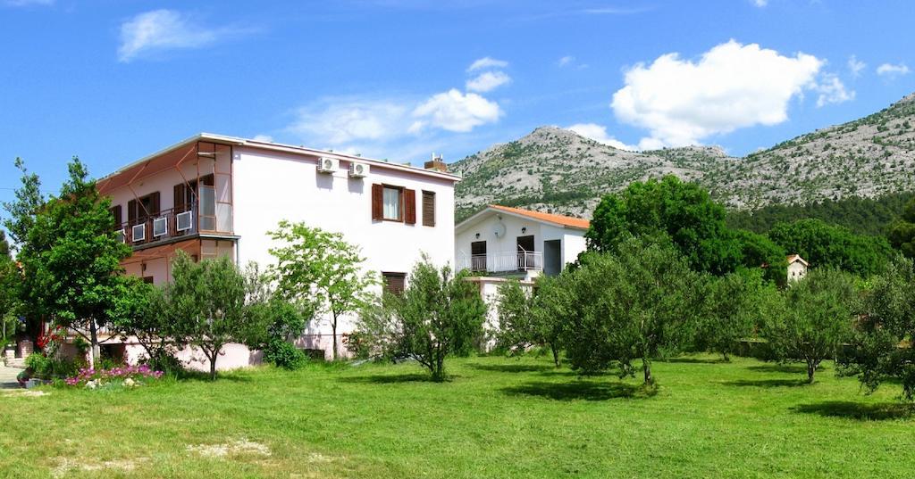 Apartments And Rooms Mare-Monti Starigrad Paklenica Buitenkant foto