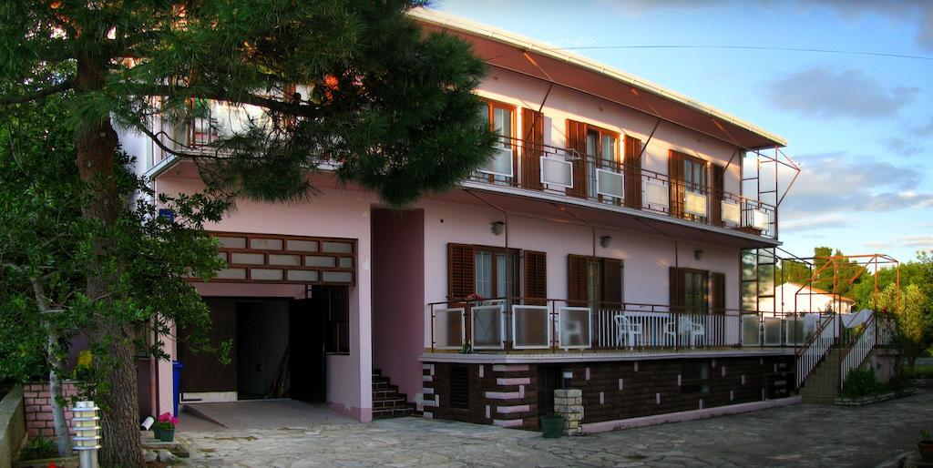Apartments And Rooms Mare-Monti Starigrad Paklenica Buitenkant foto
