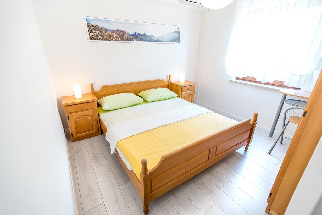 Apartments And Rooms Mare-Monti Starigrad Paklenica Buitenkant foto