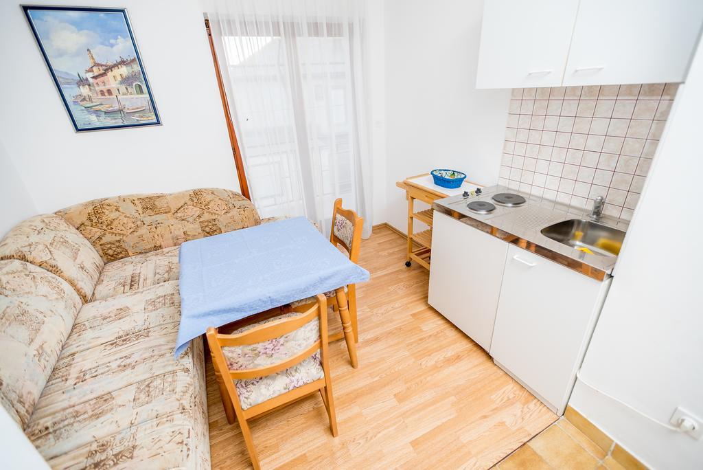 Apartments And Rooms Mare-Monti Starigrad Paklenica Buitenkant foto