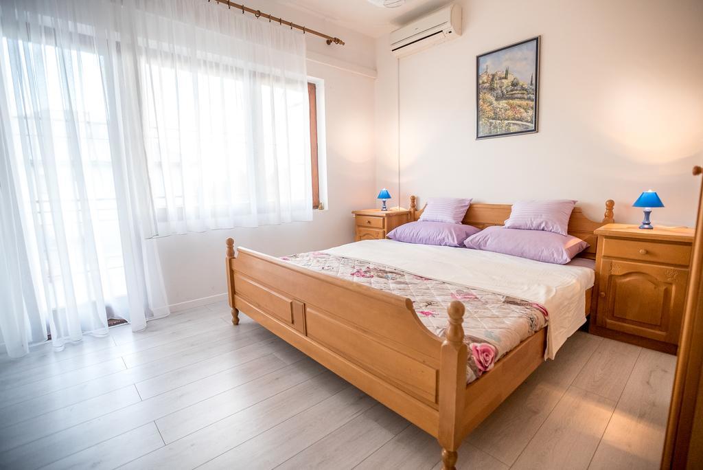 Apartments And Rooms Mare-Monti Starigrad Paklenica Buitenkant foto