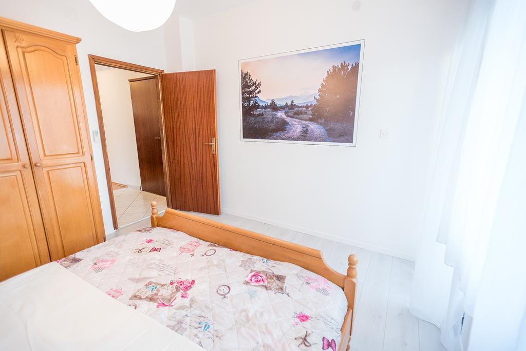 Apartments And Rooms Mare-Monti Starigrad Paklenica Buitenkant foto