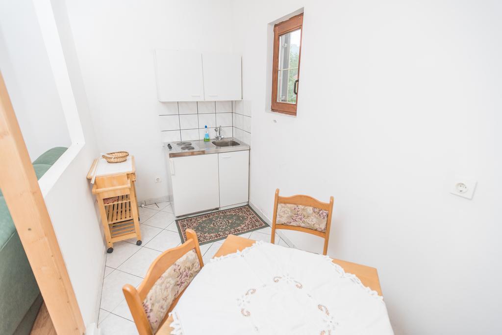 Apartments And Rooms Mare-Monti Starigrad Paklenica Buitenkant foto